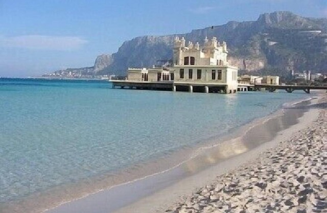 Apartamento de lujo en villa en Mondello-Palermo con piscina privada