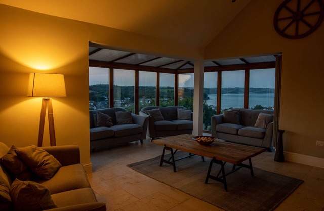 Casa de lujo con increíbles vistas al mar, 4 habitaciones con baño privado, piscina privada