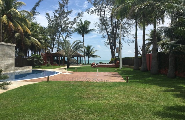 Casa de lujo con piscina frente al mar en Serrambi