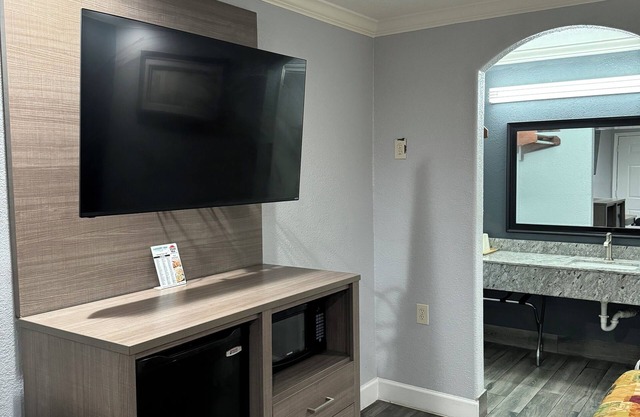 LUXURY INN