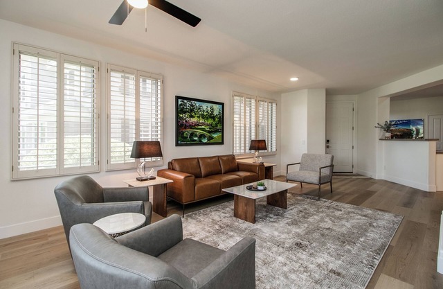 Luxury Kierland 2 Bdrm Golf Course Condo w/Garage!