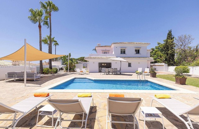 Villa de lujo en La Cala con piscina privada y vistas al mar