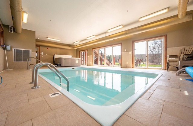 Más allá de la felicidad, enorme casa frente al lago hermosa con piscina cubierta privada y cine en casa