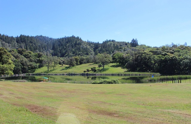 Suite de lujo en el lago con golf y disc golf en las montañas de Mendocino. Wifi