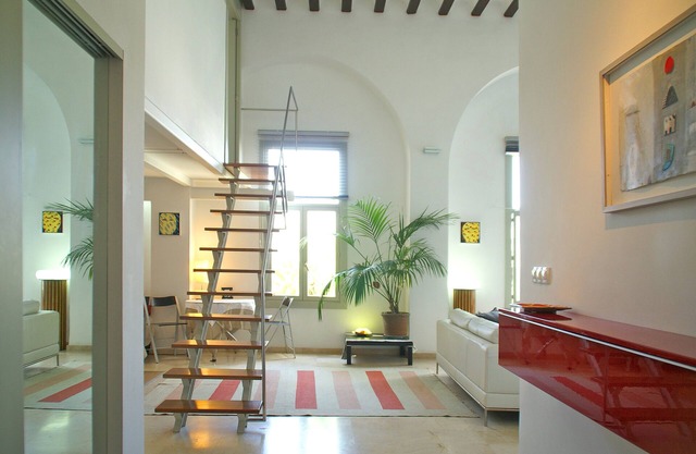 Lujoso apartamento, tipo loft, en el corazón de Jerez, con parking privado.