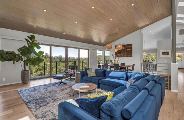 Luxury Modern Home w/ Views - 3 Acres | 4000 Sq Ft