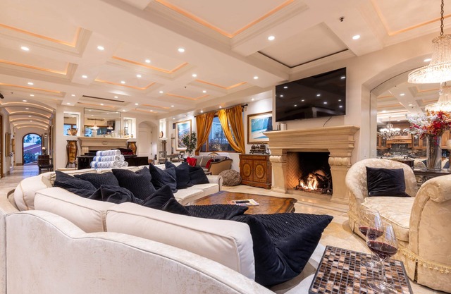 Oceanview Blufftop Luxury Stay | Walk to Ole Hanson & Casino Wedding Venues