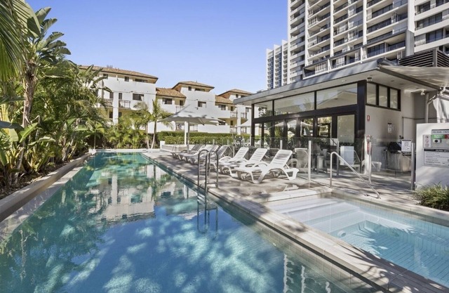 Broadbeach Ultra ocean View Apartment