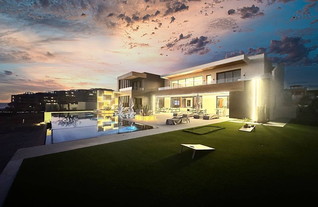 Luxury Oceanfront Villa in Cabo. 7BR, 7.5BA & Pool Bath. Golf & Nobu on resort