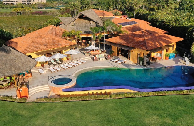 Casa de Casas, Amazing Luxury Ocean Front Villa, Private chef, fully staffed