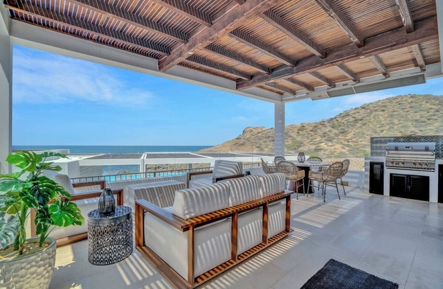 Luxury Oceanfront Condo with Private Jacuzzi & Resort Amenities