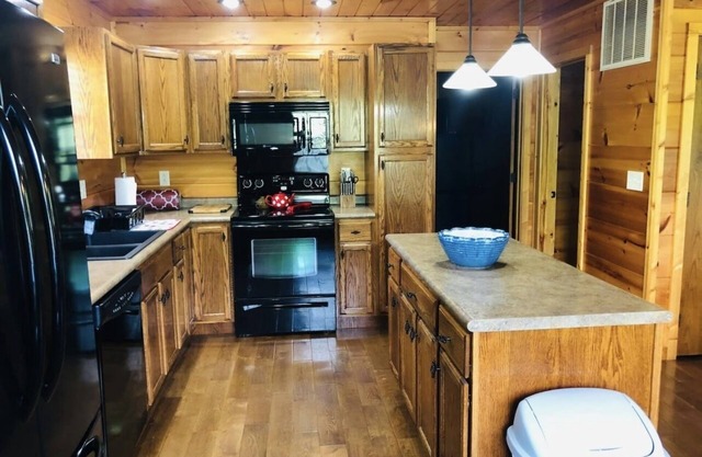 Luxury of Lenz!! 5 minutes from I-40!