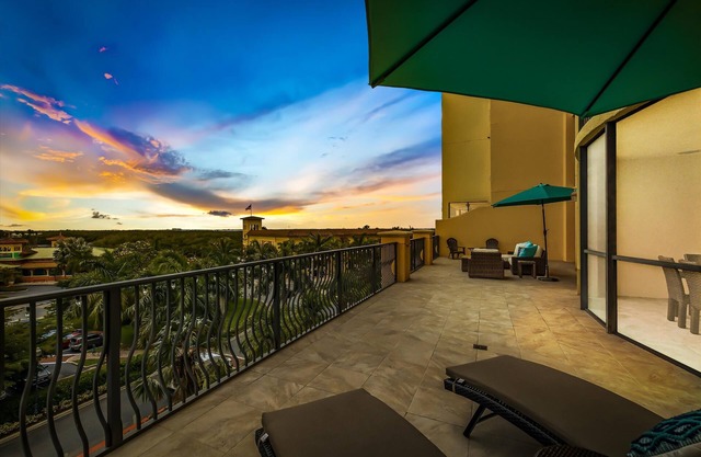 Luxury outdoor patio A+Amenities! Cape Coral FL 3B/2B