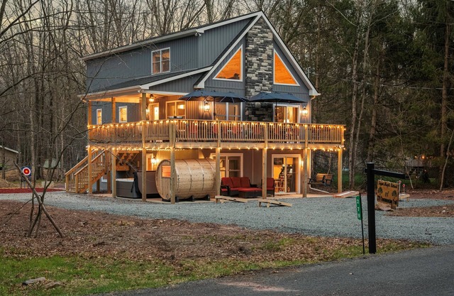 Luxury Pocono Retreat | Sauna | Hot Tub | Games