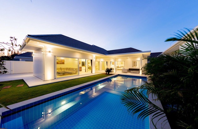 Luxury Poolvilla Iris