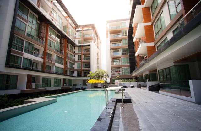 Piscina de lujo en el corazón de Pattaya
