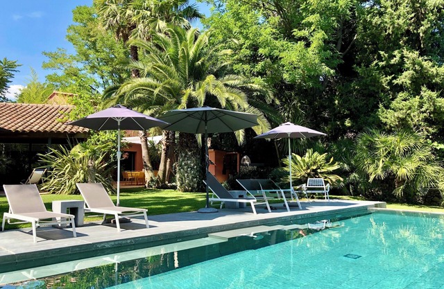 Lujosa PISCINA DE ARQUITECTOS Y CHALET JACUZZI en Provenza, cerca de las playas