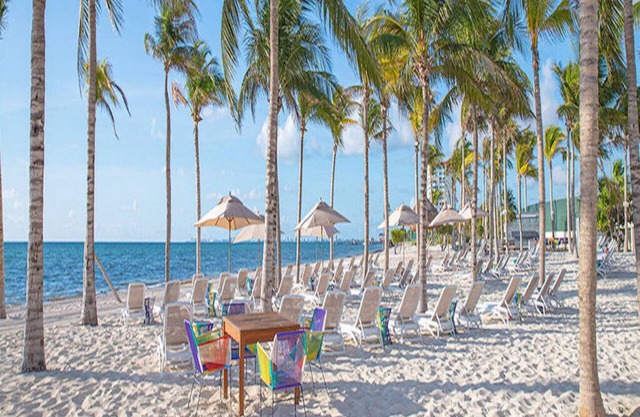 Luxury property on the beach, with 7 outdoor swimming pools