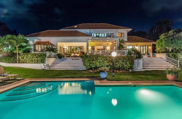 Beautiful, Well-Appointed Villa With Excellent Staff and Magnificent Sea Views