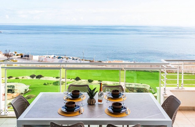 Luxury Seafront 3beds Flat + Pool