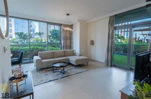 Luxury Spacious 1 BR in Creek Residence