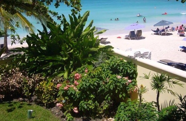 Luxury Two Bedroom Beachfront Apartment