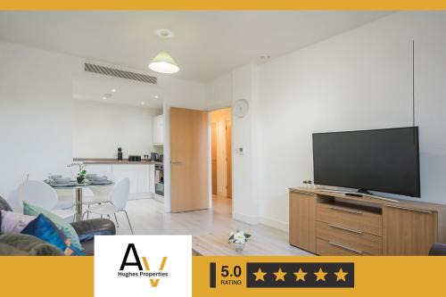 Luxury Two-Bedroom Apartment - Central, Free Wi-Fi, 7 Mins from Station By AV Hughes Properties