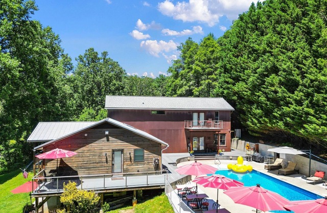 GLAMPING; Airstream + Desayuno + jacuzzi + vistas a la montaña + 2M DTN Asheville