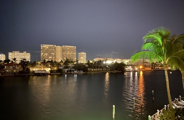 Luxury relaxation, stunning waterfront designer condo w/ VIEWS. Shops & beaches.