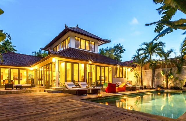 LUJO Villa Kudeta Beach (400m de la playa), SEMINYAK CENTER (300)