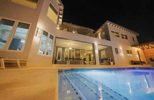 Luxury Villa Arisol Home in Noord, Aruba 14 guests 6 bedrooms 5.5 bath