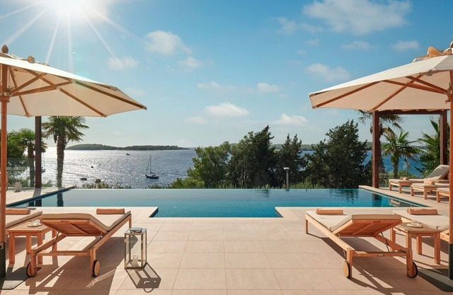 Villa Hvar Deluxe Palace 1 de lujo con piscina privada y sauna, de lado a la playa en la isla de Hvar
