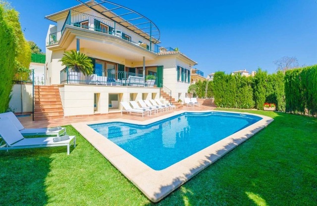 Villa con piscina privada, jardín y Vistas al Golf