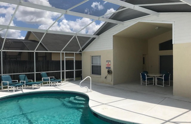 Villa de lujo cerca de Disney y Universal con piscina privada, wifi gratuito, sala de juegos.