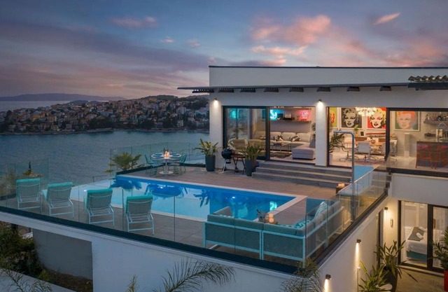 Luxury Villa Riva with Infinity Pool