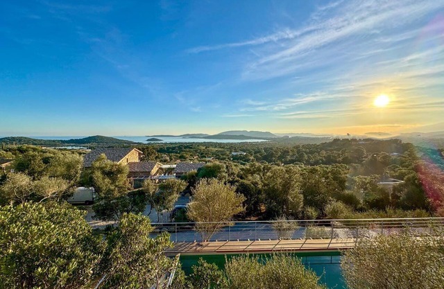 New villa sheepfold style 6bed 14pers, swimming pool and splendid sea view St Cyprien