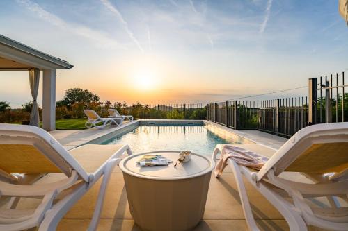Luxury Villa Sofia with Pool and Garage In Poreč, Istria
