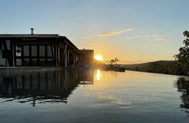 Villa de lujo con 600m2, área gourmet y hermosa vista de las montañas.