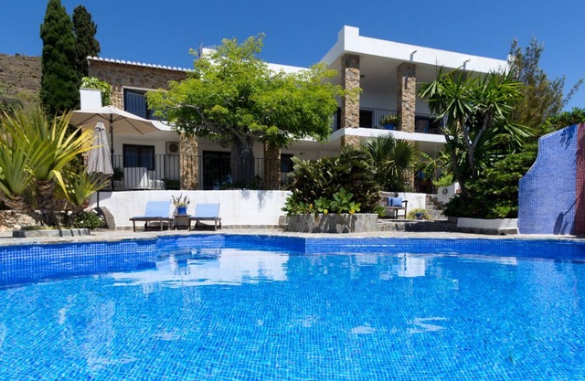 Villa de lujo con piscina privada climatizada y vistas impresionantes