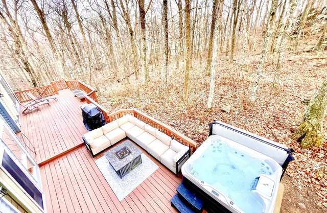 Luxury 5Bd 4Ba Sleeps 16+ Hot-tub/Dog Friendly