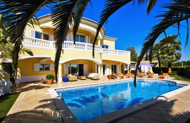 LAGOS, LUZ - 10 x 5M, opción de calor de piscina, AIRE ACONDICIONADO / CALEFACCIÓN, WIFI GRATUITO, TV SAT