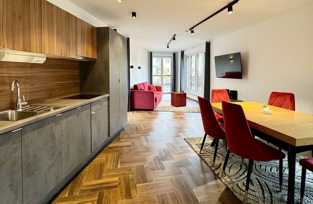 Möblierte Wohnung + Parkplatz und Terrasse