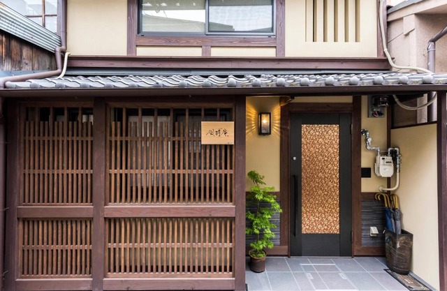 Machiya stay inside Chomyo temple, stay with Zen