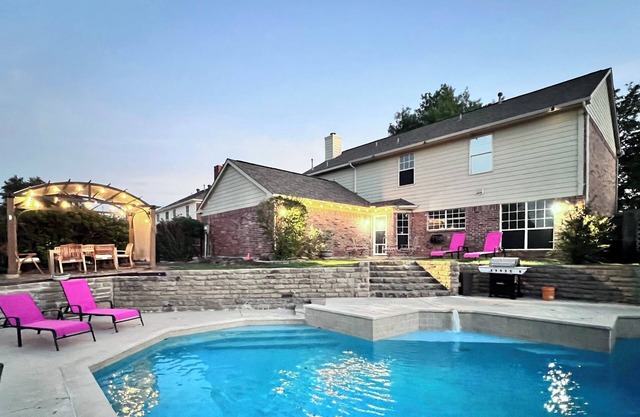 Magic Oasis, Pool, Pavilion on large lot, Fantastic View, Sleep 16