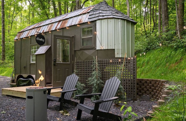 Magical Retreat Whisper Woods, Hot Tub & Fire Pit