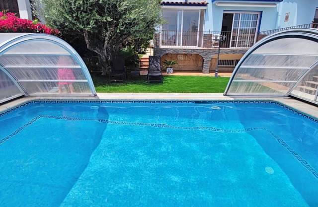 Magnífica y espaciosa villa con piscina y jardin
