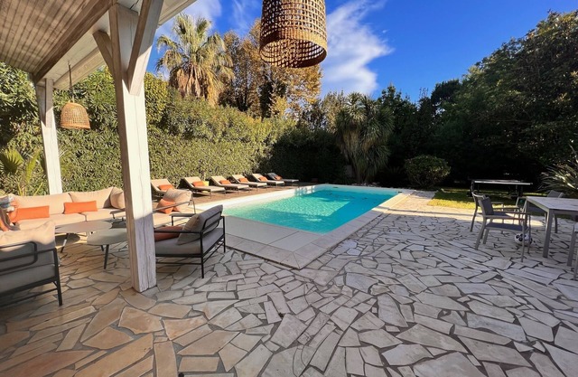 Magnificent 4-bedroom villa with swimming pool close to the beach