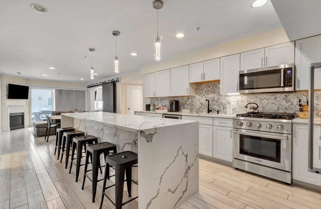 Magnificent bay views " Luxury Defined"