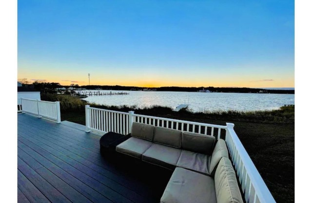 Magnificent Madison's private bay getaway home!!