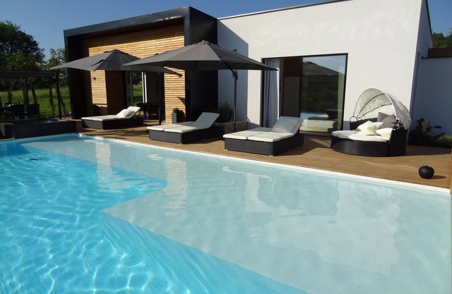 MAGNIFICA VILLA, piscina climatizada, cerca de las playas DORDOGNE.